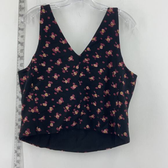 NWT CAbi Lean Tank Black & Red Floral Cropped Sleeveless Top L Rayon Women's - Picture 2 of 6